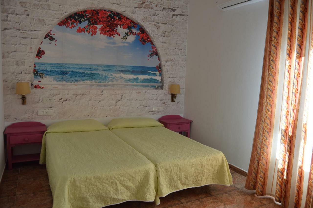 Hotel Poniente Мораледа-де-Сафайона Экстерьер фото